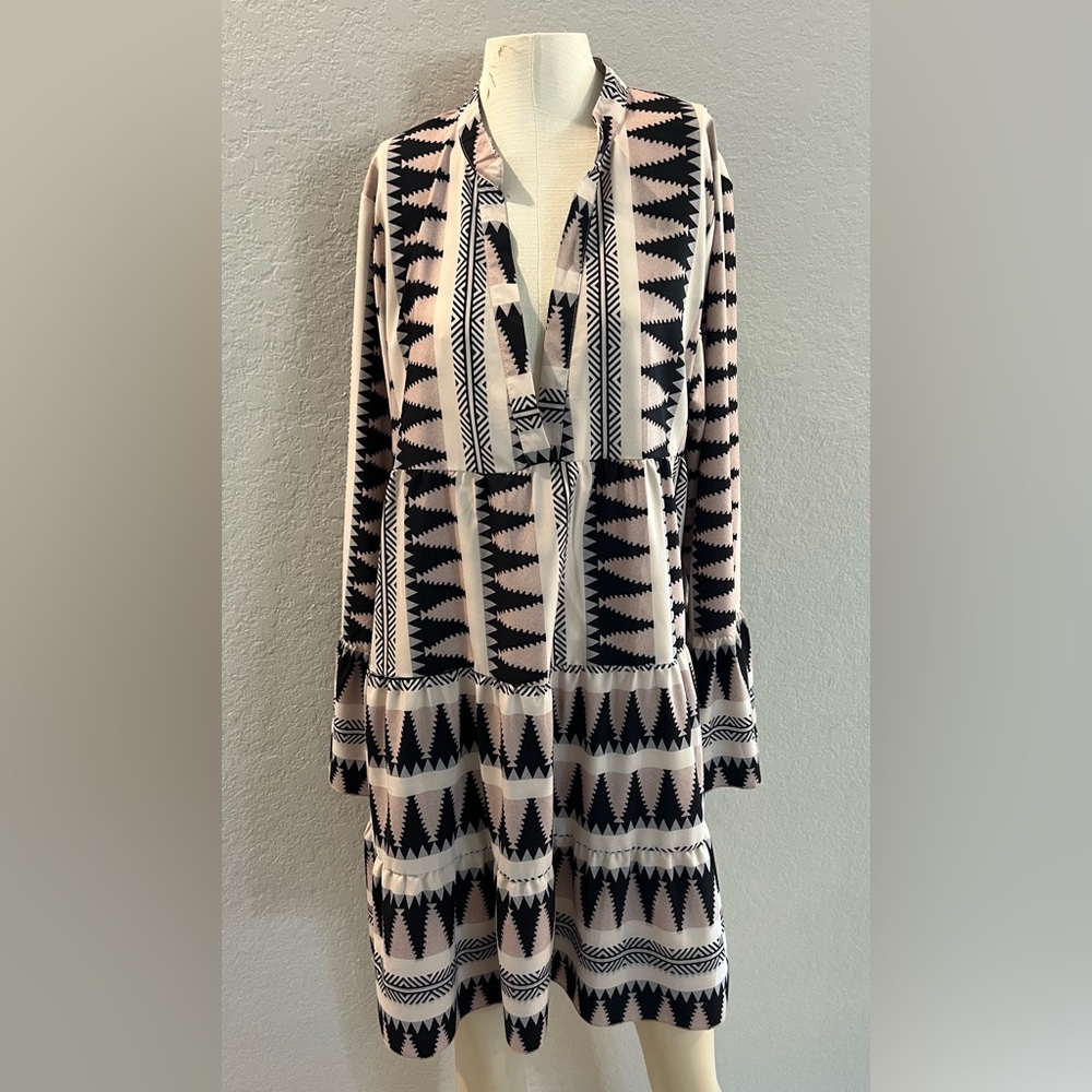 Women’s Geometric Patterned Black, Tan and Cream Dress NWOT Sz XL (12-14)